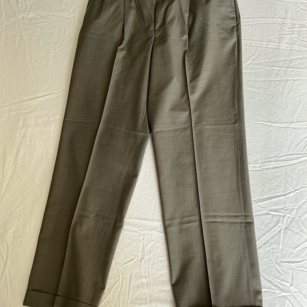 Braggi by Louis Raphael men’s Classic Olive / Tan Dress Pants. Size 34x32